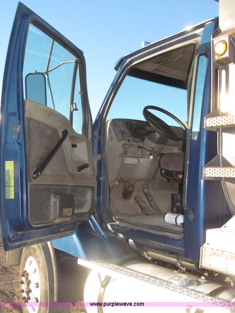 image for item B5325 2001 Sterling LT9501 tri axle dump truck