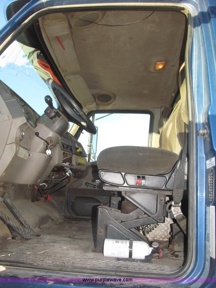 image for item B5325 2001 Sterling LT9501 tri axle dump truck