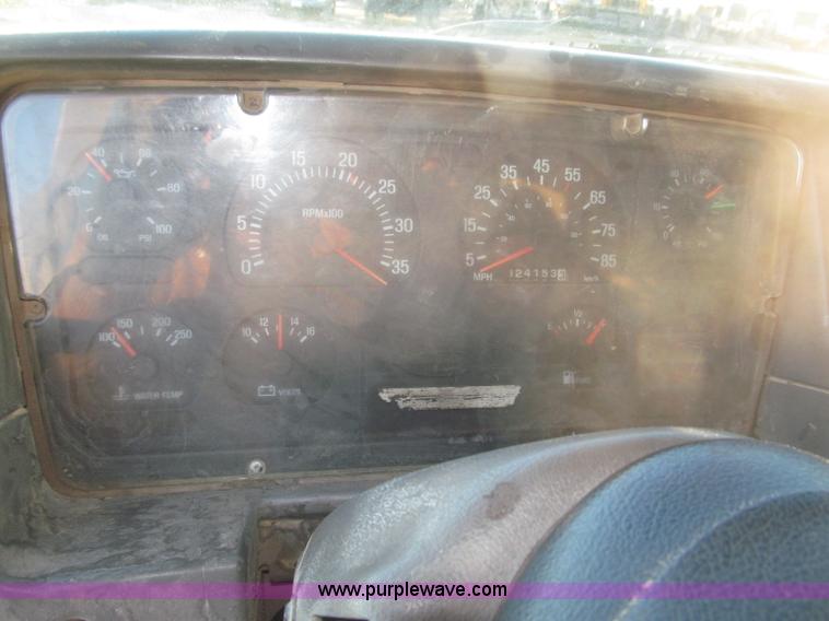 image for item B5325 2001 Sterling LT9501 tri axle dump truck