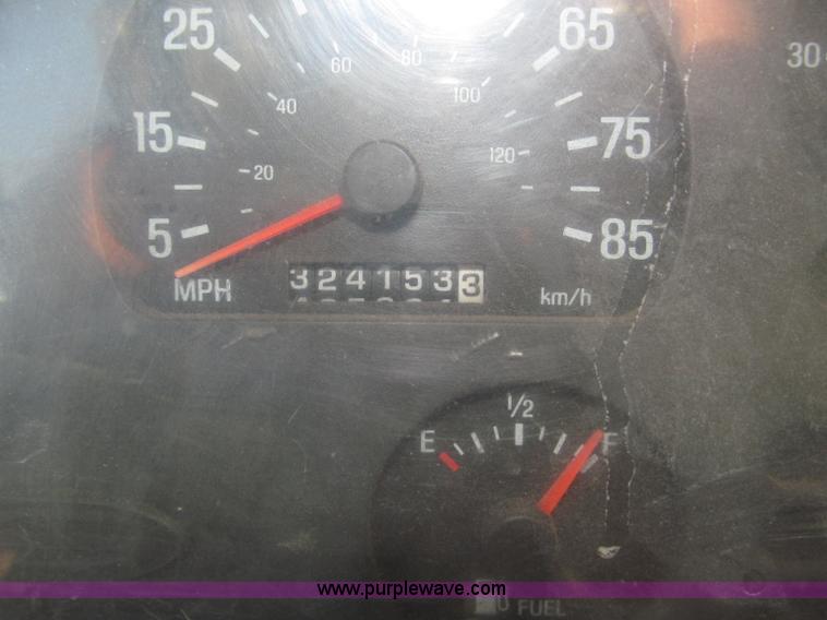 image for item B5325 2001 Sterling LT9501 tri axle dump truck