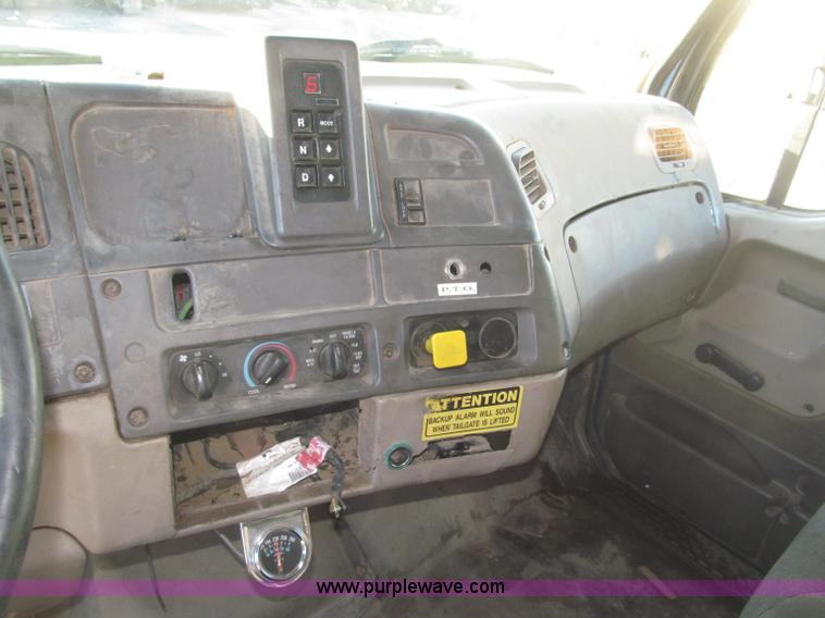 image for item B5325 2001 Sterling LT9501 tri axle dump truck