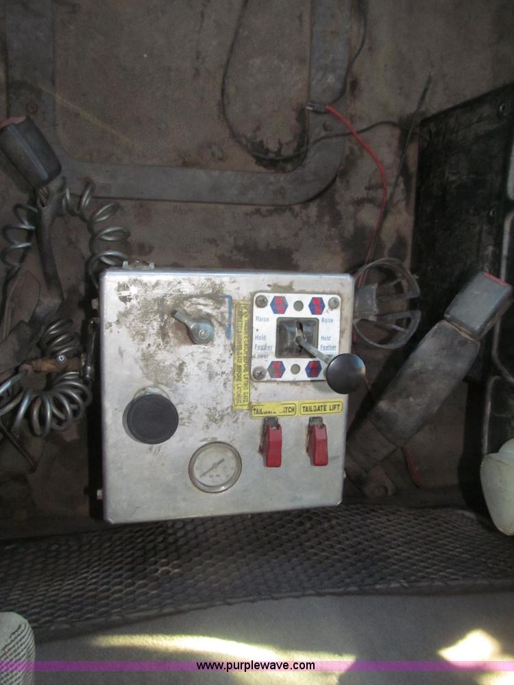 image for item B5325 2001 Sterling LT9501 tri axle dump truck