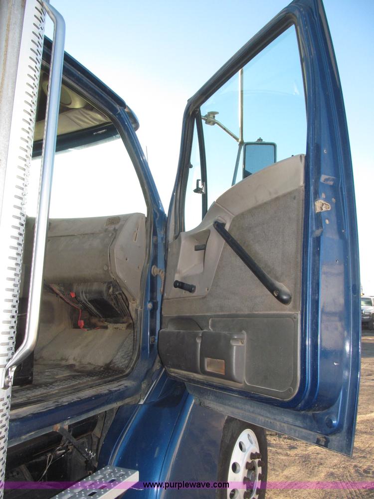 image for item B5325 2001 Sterling LT9501 tri axle dump truck