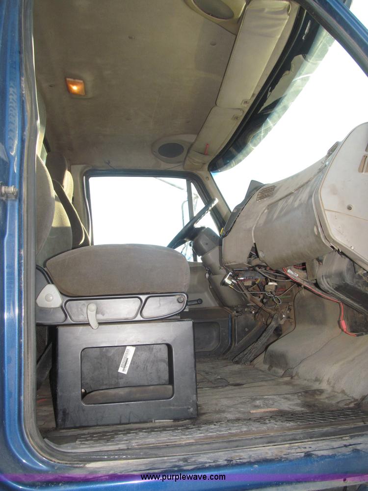 image for item B5325 2001 Sterling LT9501 tri axle dump truck