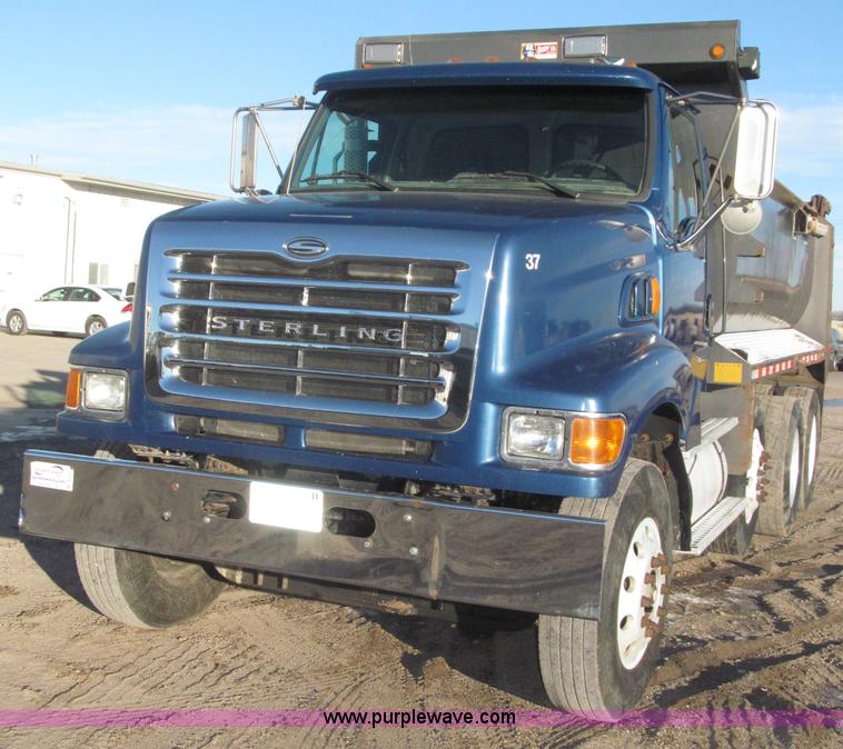 image for item B5325 2001 Sterling LT9501 tri axle dump truck