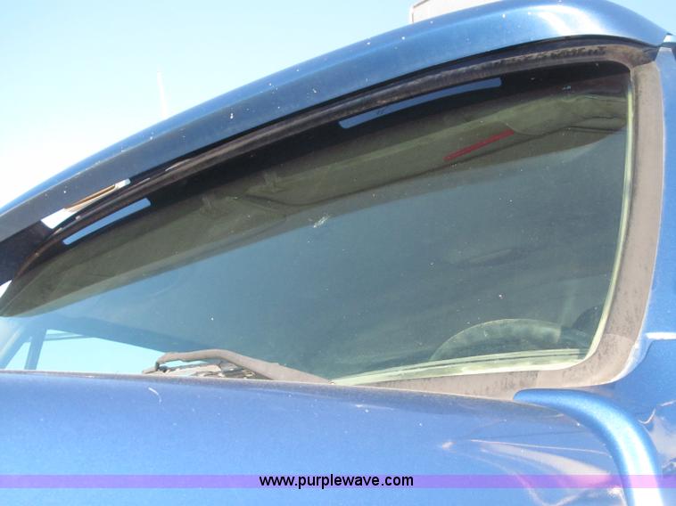 image for item B5325 2001 Sterling LT9501 tri axle dump truck