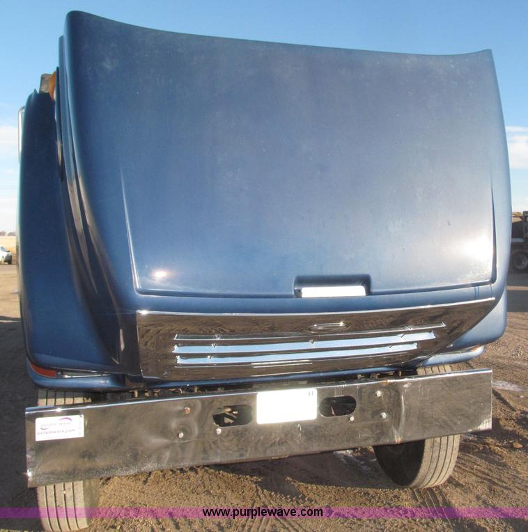 image for item B5325 2001 Sterling LT9501 tri axle dump truck