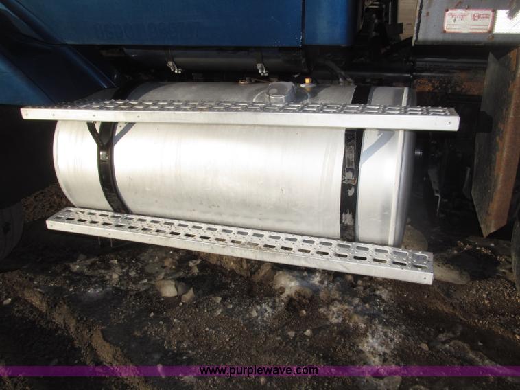 image for item B5325 2001 Sterling LT9501 tri axle dump truck