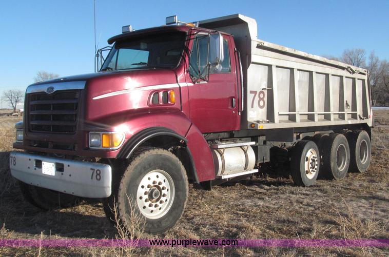 image for item B5332 1998 Ford LT9511 tri axle dump truck