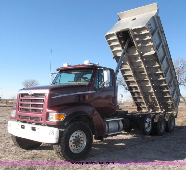 image for item B5332 1998 Ford LT9511 tri axle dump truck