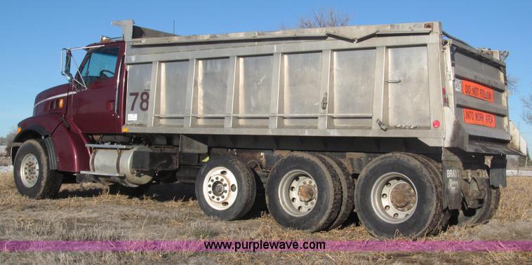 image for item B5332 1998 Ford LT9511 tri axle dump truck