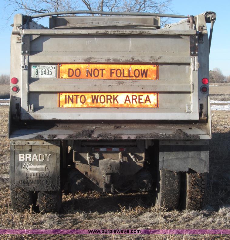 image for item B5332 1998 Ford LT9511 tri axle dump truck