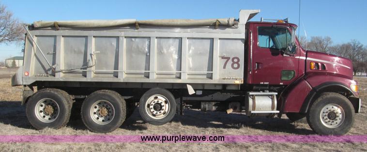 image for item B5332 1998 Ford LT9511 tri axle dump truck