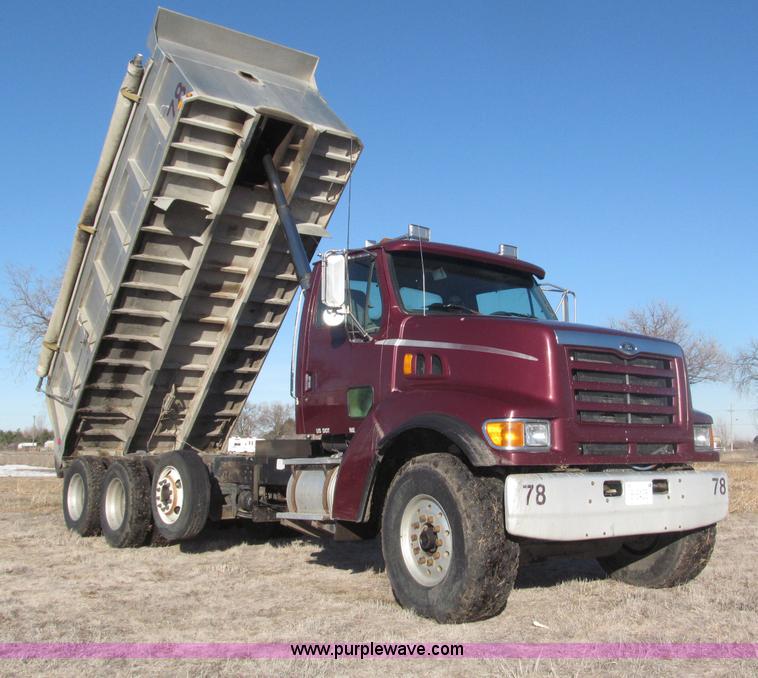 image for item B5332 1998 Ford LT9511 tri axle dump truck