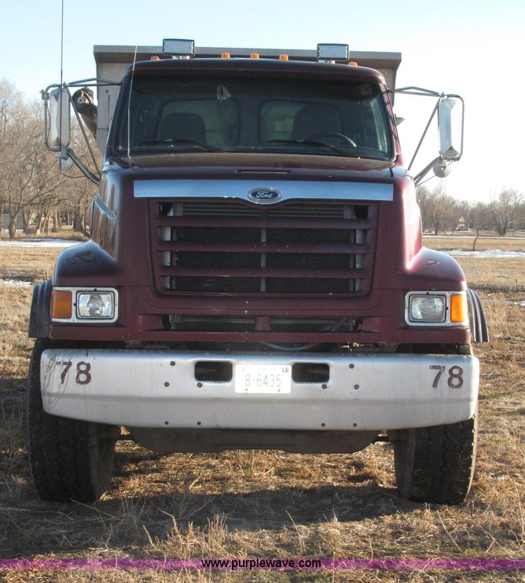 image for item B5332 1998 Ford LT9511 tri axle dump truck