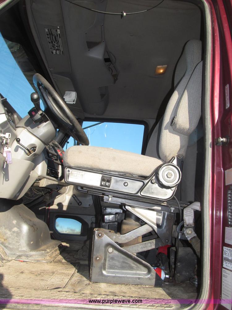 image for item B5332 1998 Ford LT9511 tri axle dump truck