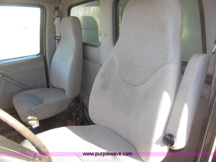 image for item B5332 1998 Ford LT9511 tri axle dump truck