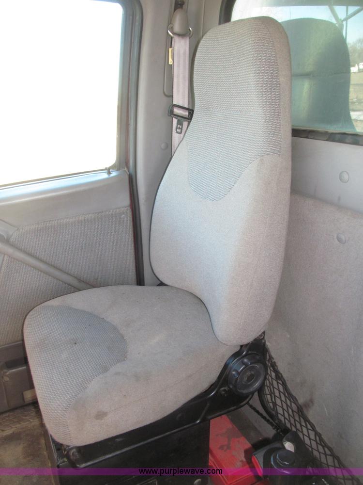 image for item B5332 1998 Ford LT9511 tri axle dump truck