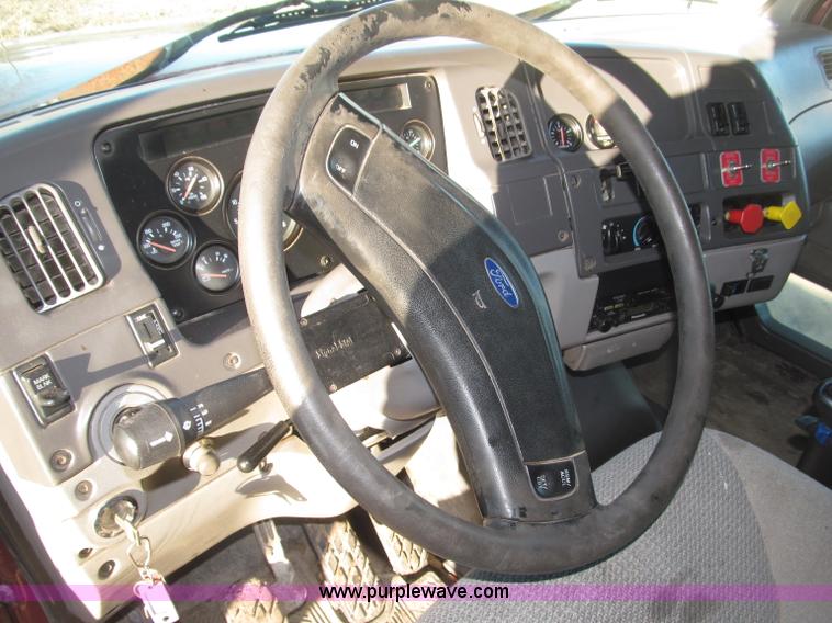 image for item B5332 1998 Ford LT9511 tri axle dump truck