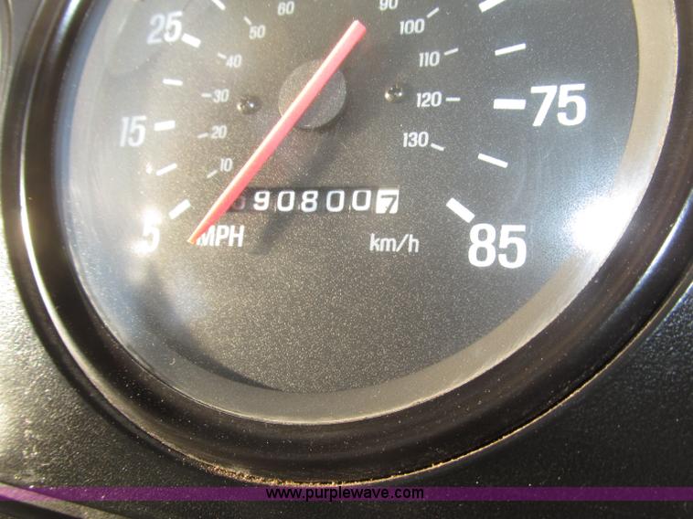 image for item B5332 1998 Ford LT9511 tri axle dump truck