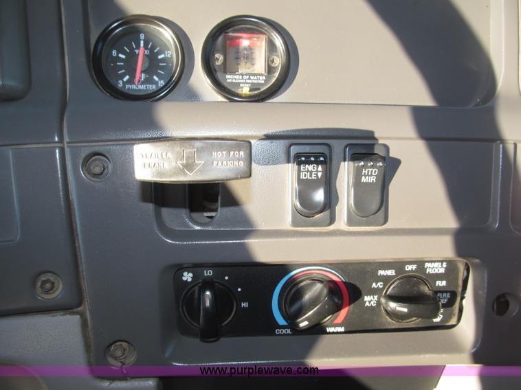 image for item B5332 1998 Ford LT9511 tri axle dump truck