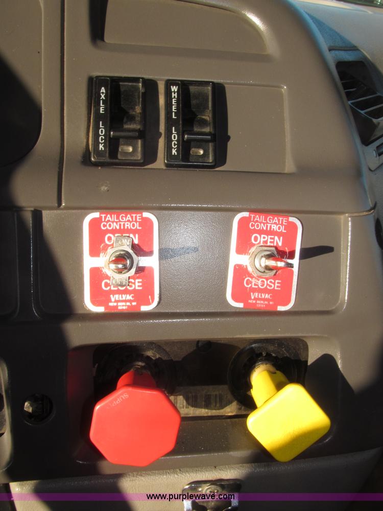 image for item B5332 1998 Ford LT9511 tri axle dump truck