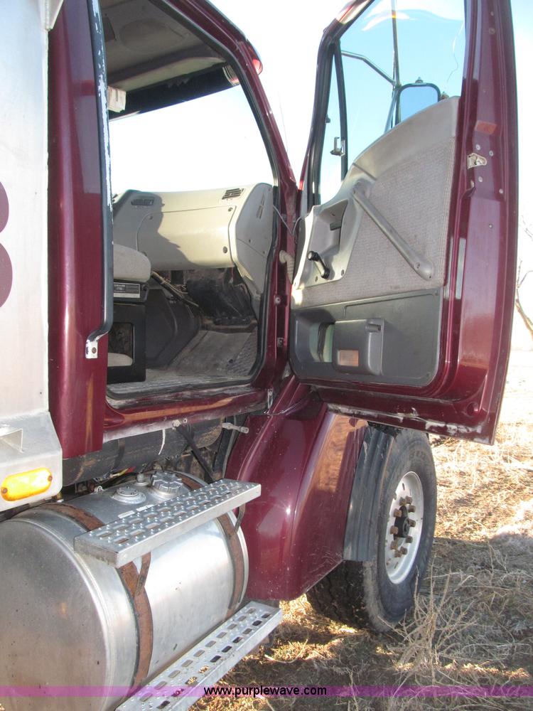 image for item B5332 1998 Ford LT9511 tri axle dump truck