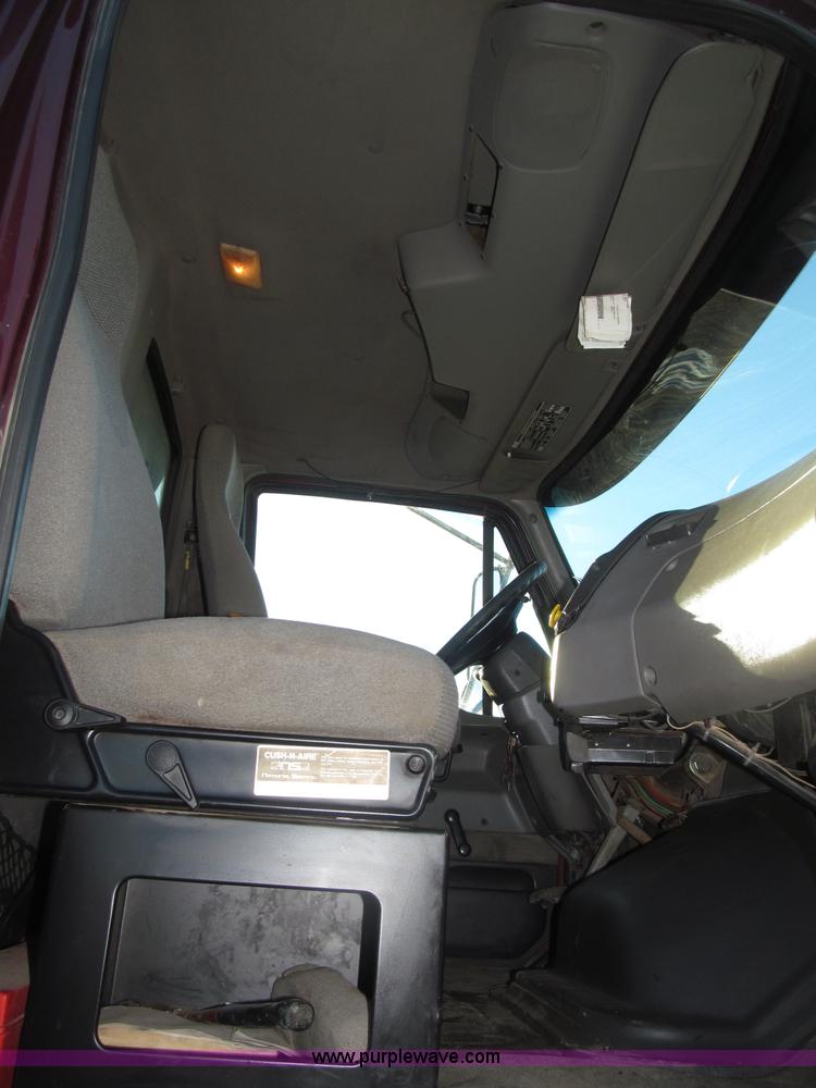 image for item B5332 1998 Ford LT9511 tri axle dump truck