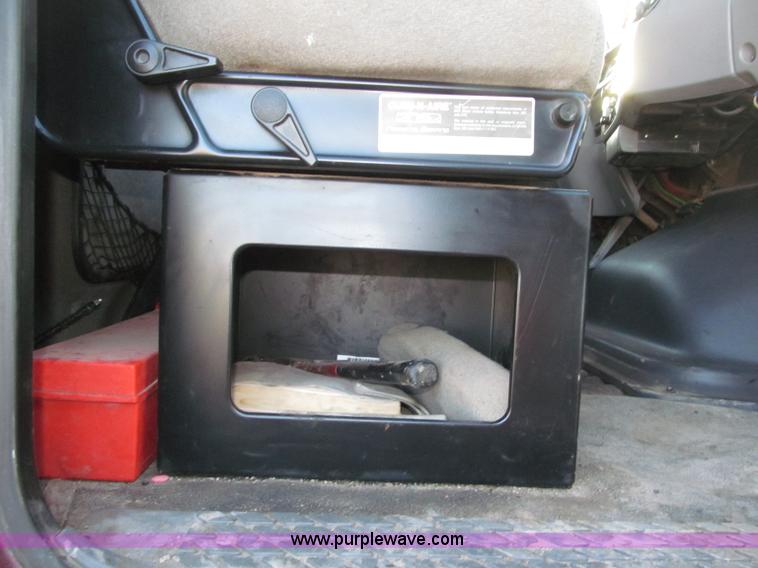 image for item B5332 1998 Ford LT9511 tri axle dump truck