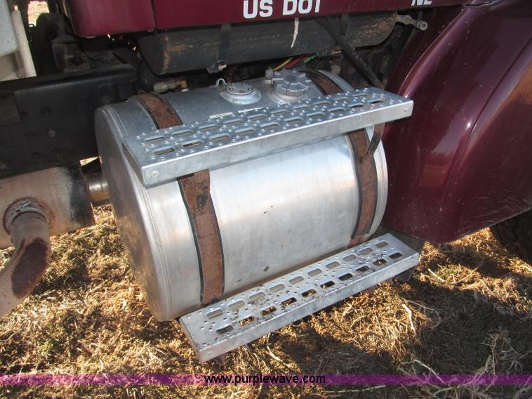 image for item B5332 1998 Ford LT9511 tri axle dump truck