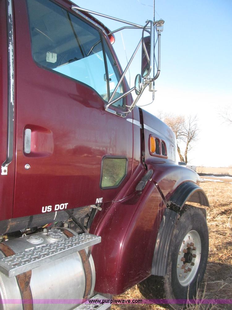 image for item B5332 1998 Ford LT9511 tri axle dump truck