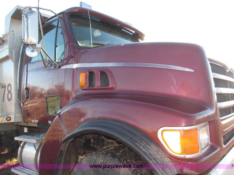 image for item B5332 1998 Ford LT9511 tri axle dump truck