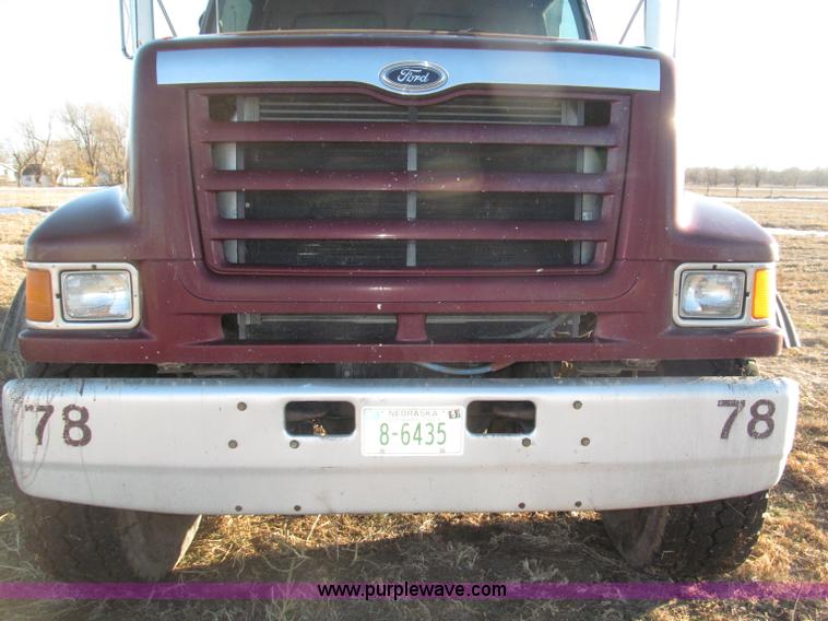 image for item B5332 1998 Ford LT9511 tri axle dump truck
