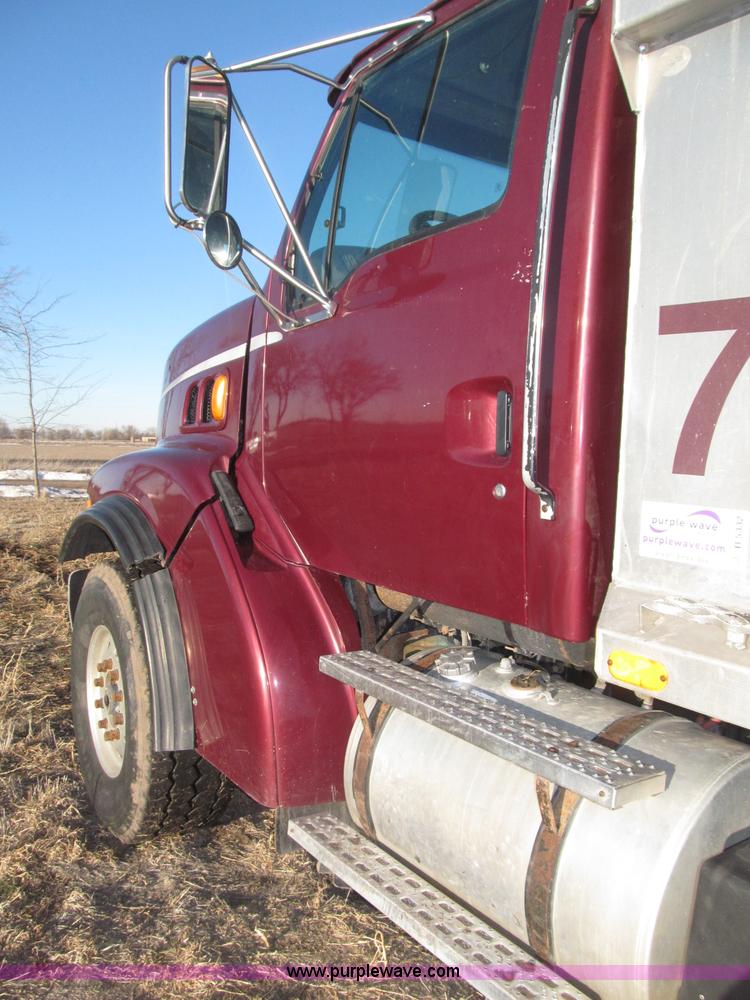 image for item B5332 1998 Ford LT9511 tri axle dump truck