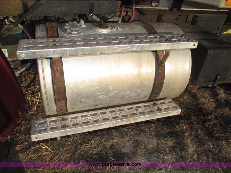 image for item B5332 1998 Ford LT9511 tri axle dump truck