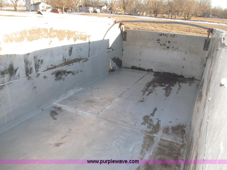 image for item B5332 1998 Ford LT9511 tri axle dump truck