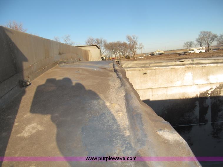 image for item B5332 1998 Ford LT9511 tri axle dump truck