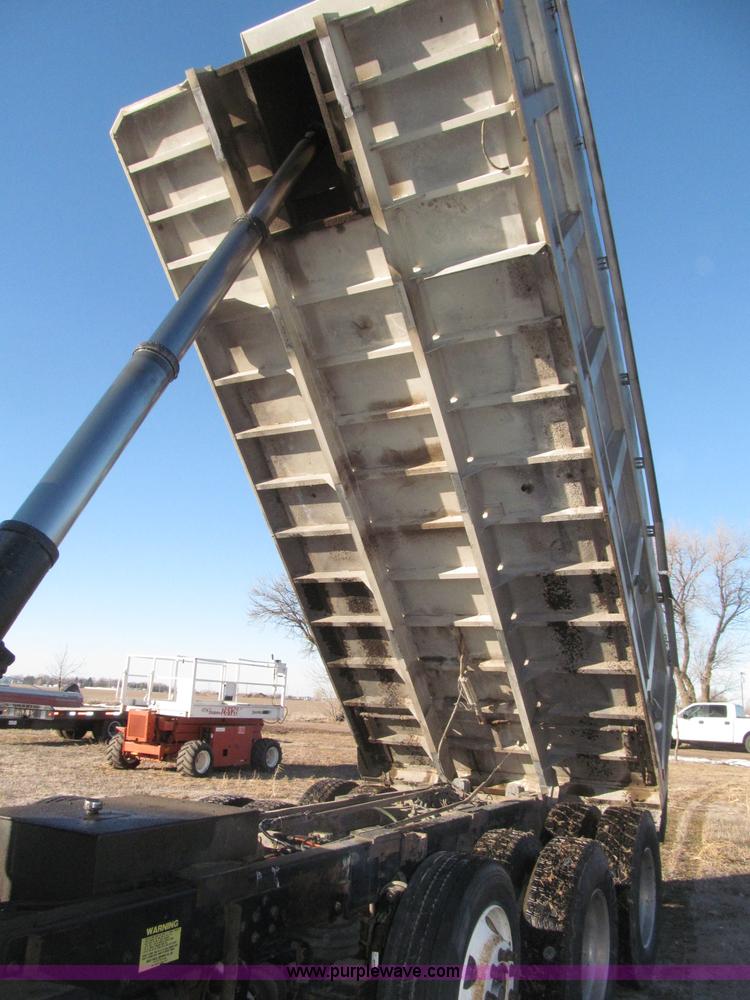 image for item B5332 1998 Ford LT9511 tri axle dump truck