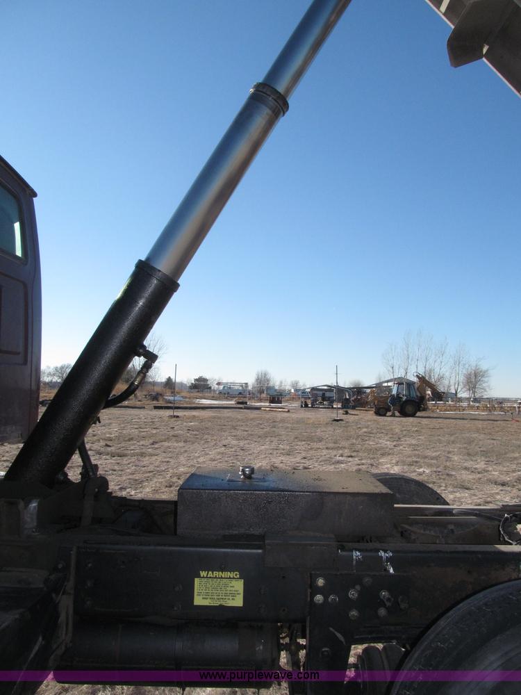 image for item B5332 1998 Ford LT9511 tri axle dump truck