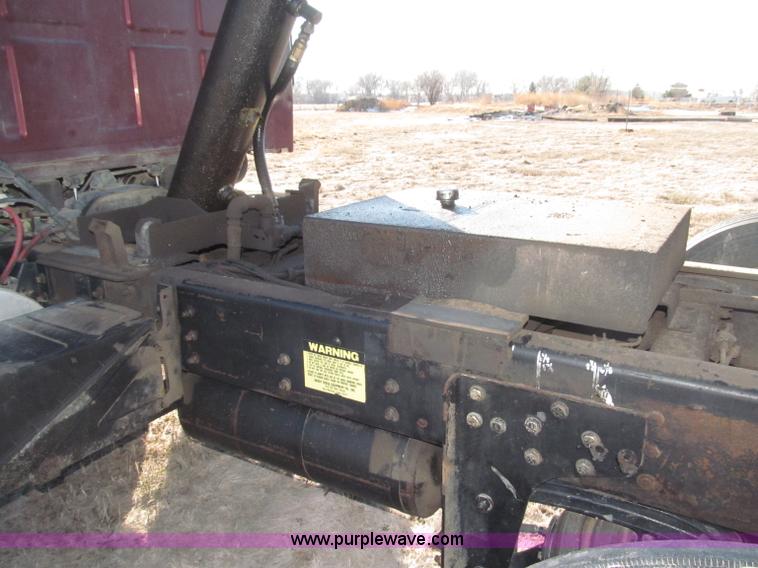 image for item B5332 1998 Ford LT9511 tri axle dump truck