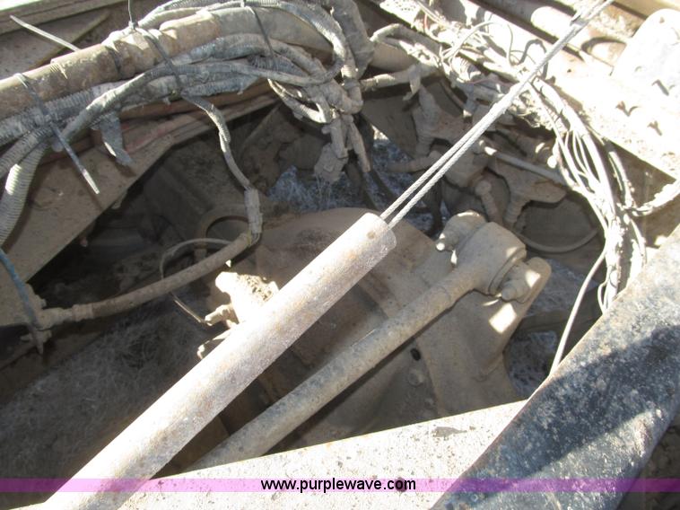 image for item B5332 1998 Ford LT9511 tri axle dump truck