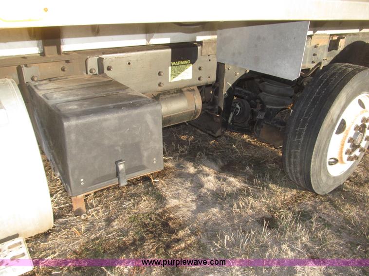 image for item B5332 1998 Ford LT9511 tri axle dump truck