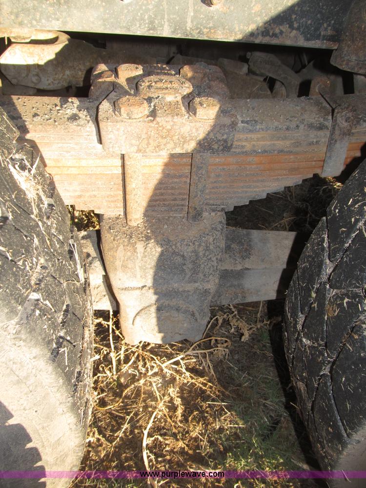 image for item B5332 1998 Ford LT9511 tri axle dump truck