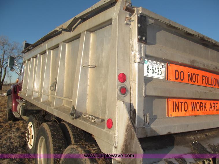 image for item B5332 1998 Ford LT9511 tri axle dump truck