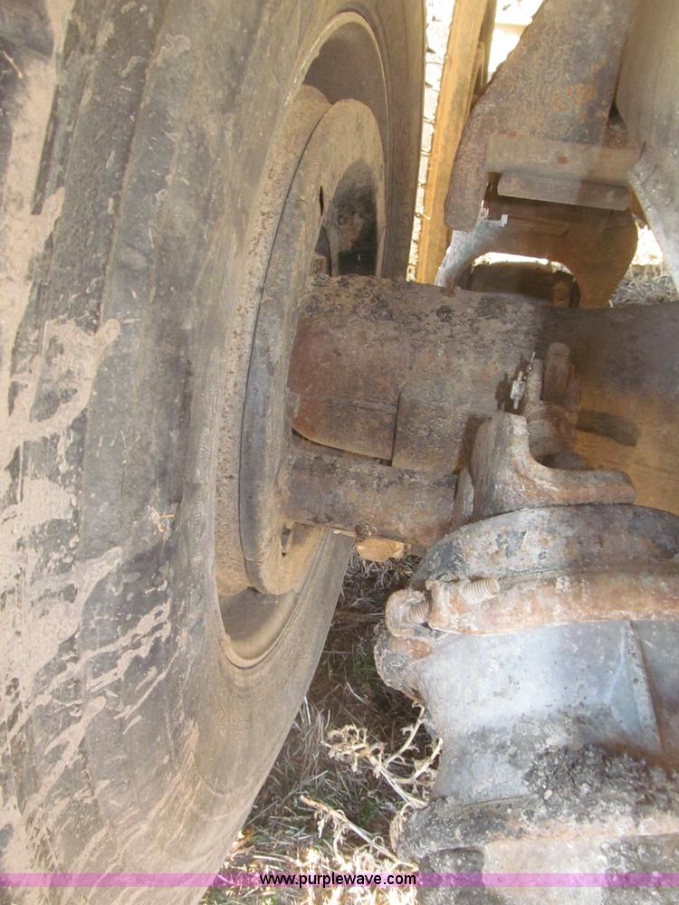 image for item B5332 1998 Ford LT9511 tri axle dump truck