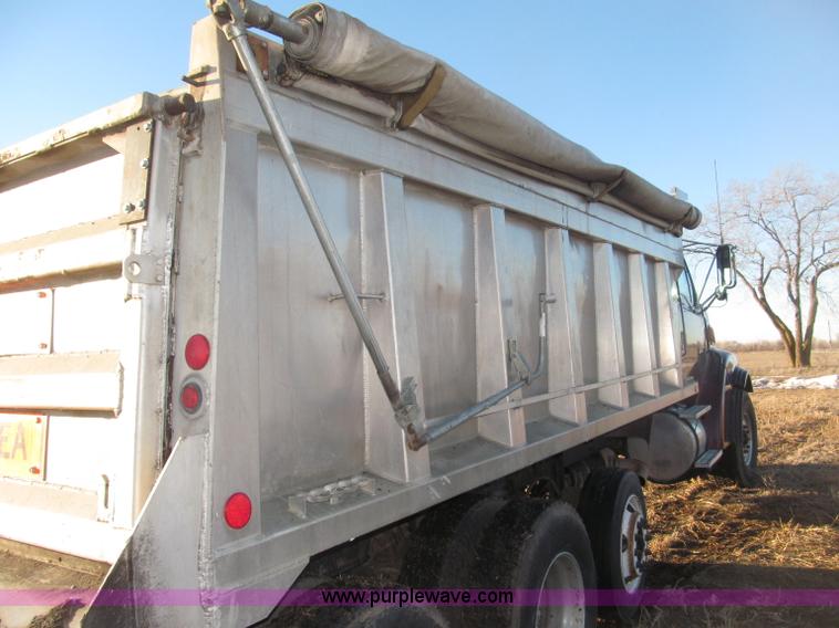 image for item B5332 1998 Ford LT9511 tri axle dump truck