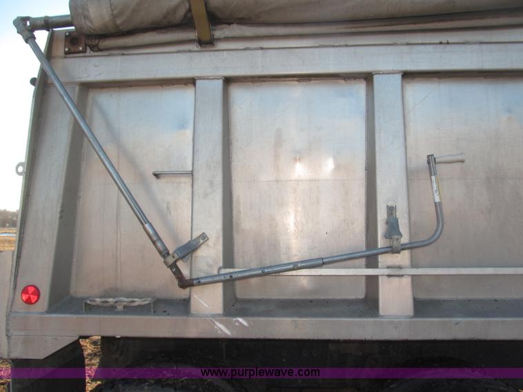 image for item B5332 1998 Ford LT9511 tri axle dump truck