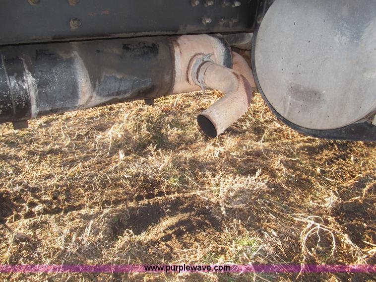 image for item B5332 1998 Ford LT9511 tri axle dump truck