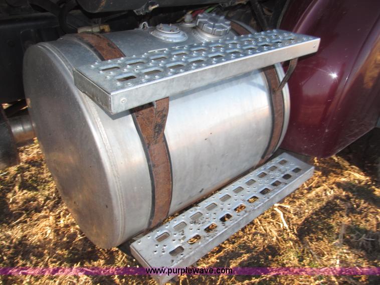 image for item B5332 1998 Ford LT9511 tri axle dump truck