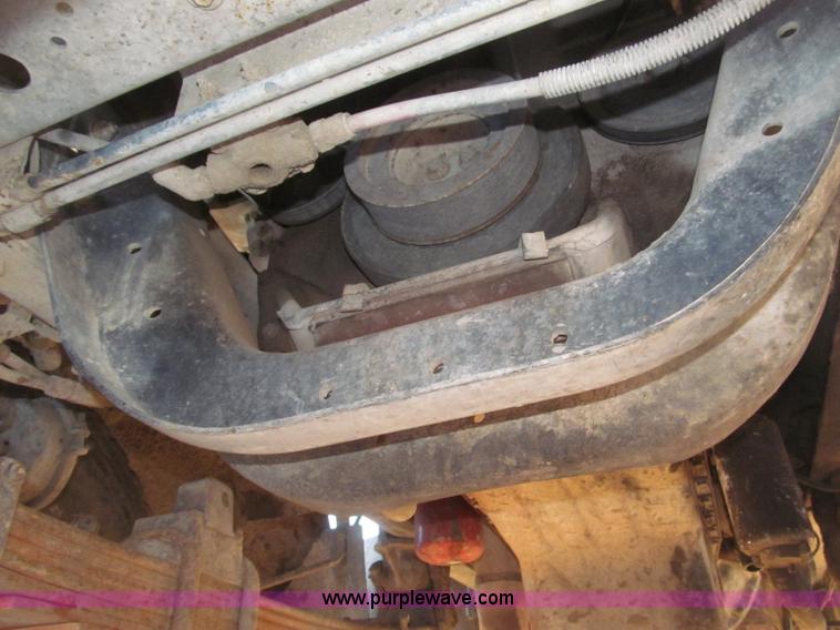 image for item B5332 1998 Ford LT9511 tri axle dump truck